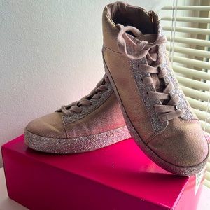 GB girls shoes slightly worn(once) size 2M